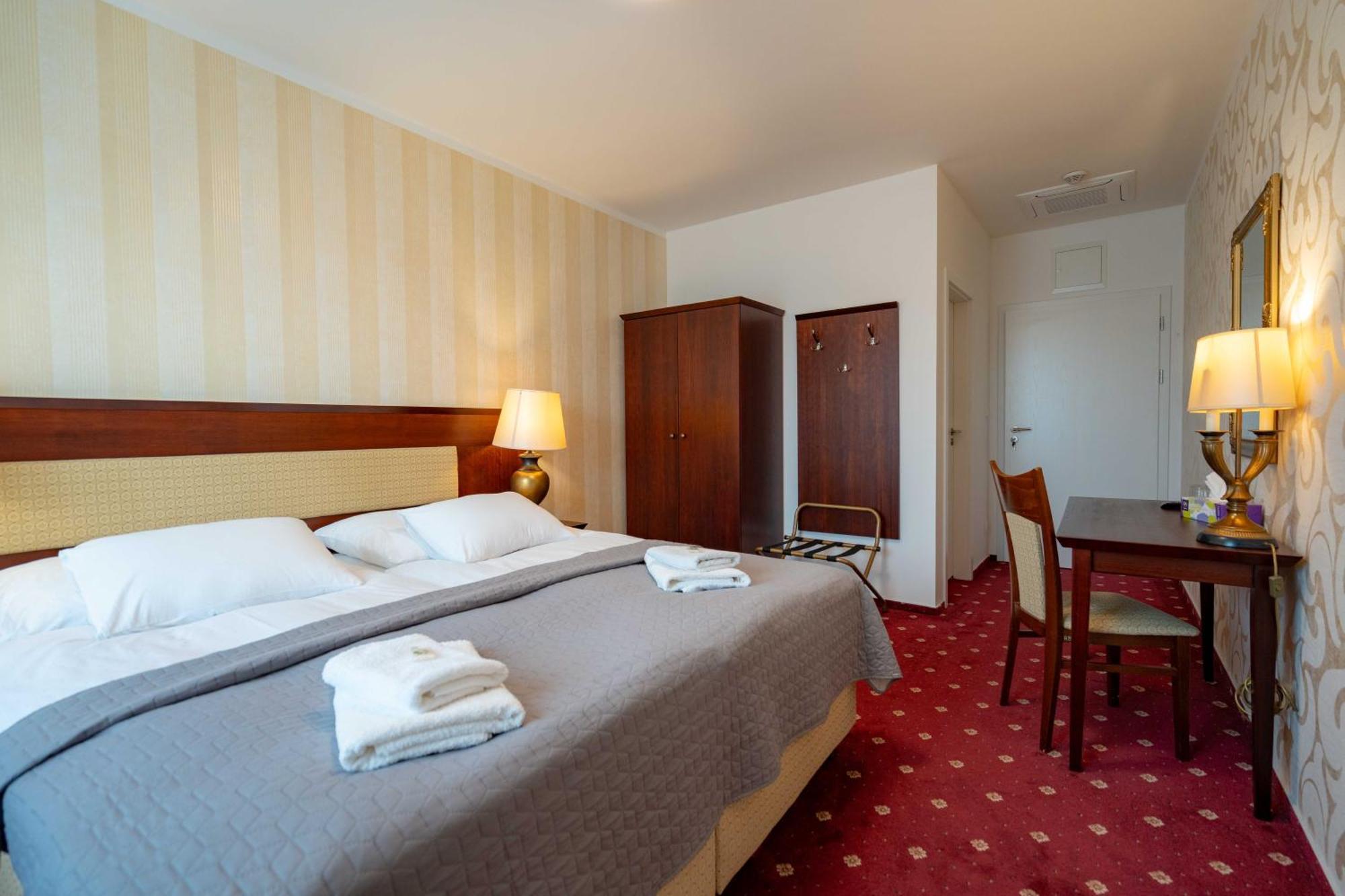 Hotel Volf Přeštice Kültér fotó
