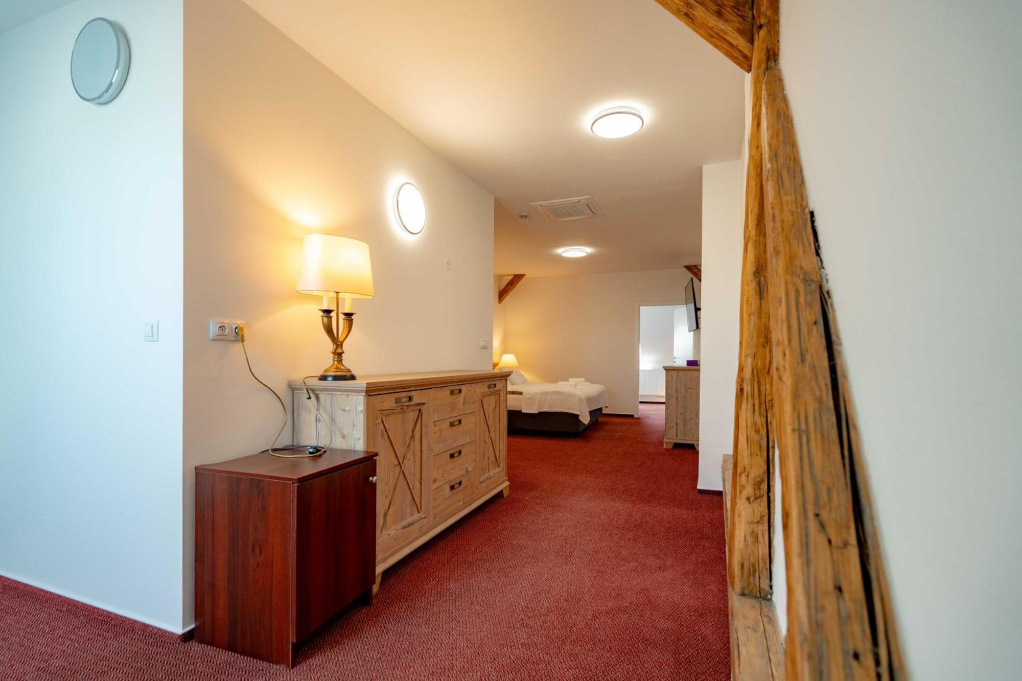 Hotel Volf Přeštice Kültér fotó