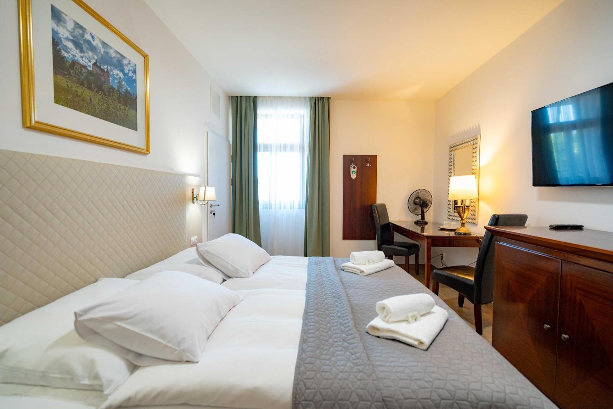 Hotel Volf Přeštice Kültér fotó