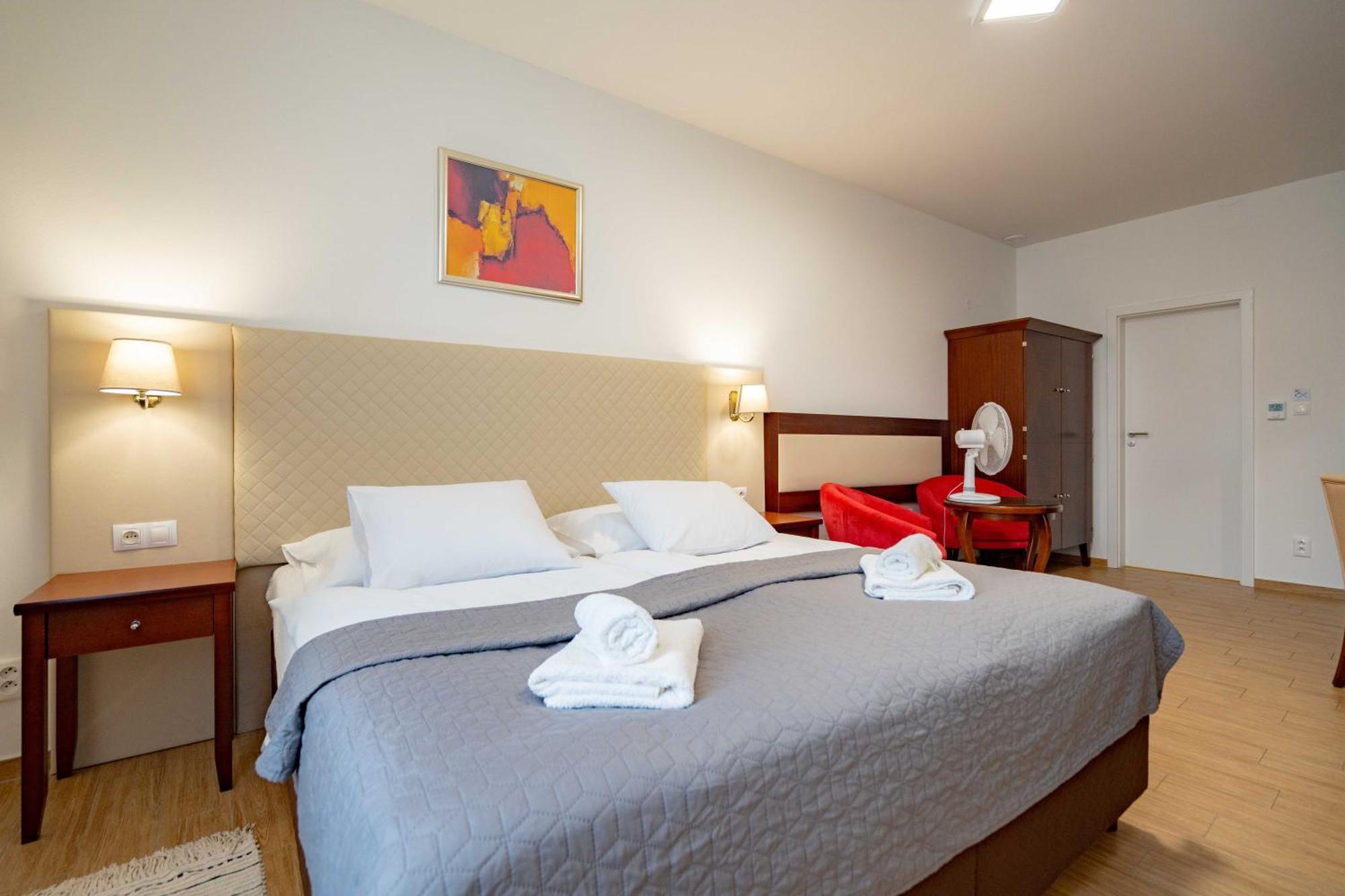 Hotel Volf Přeštice Kültér fotó