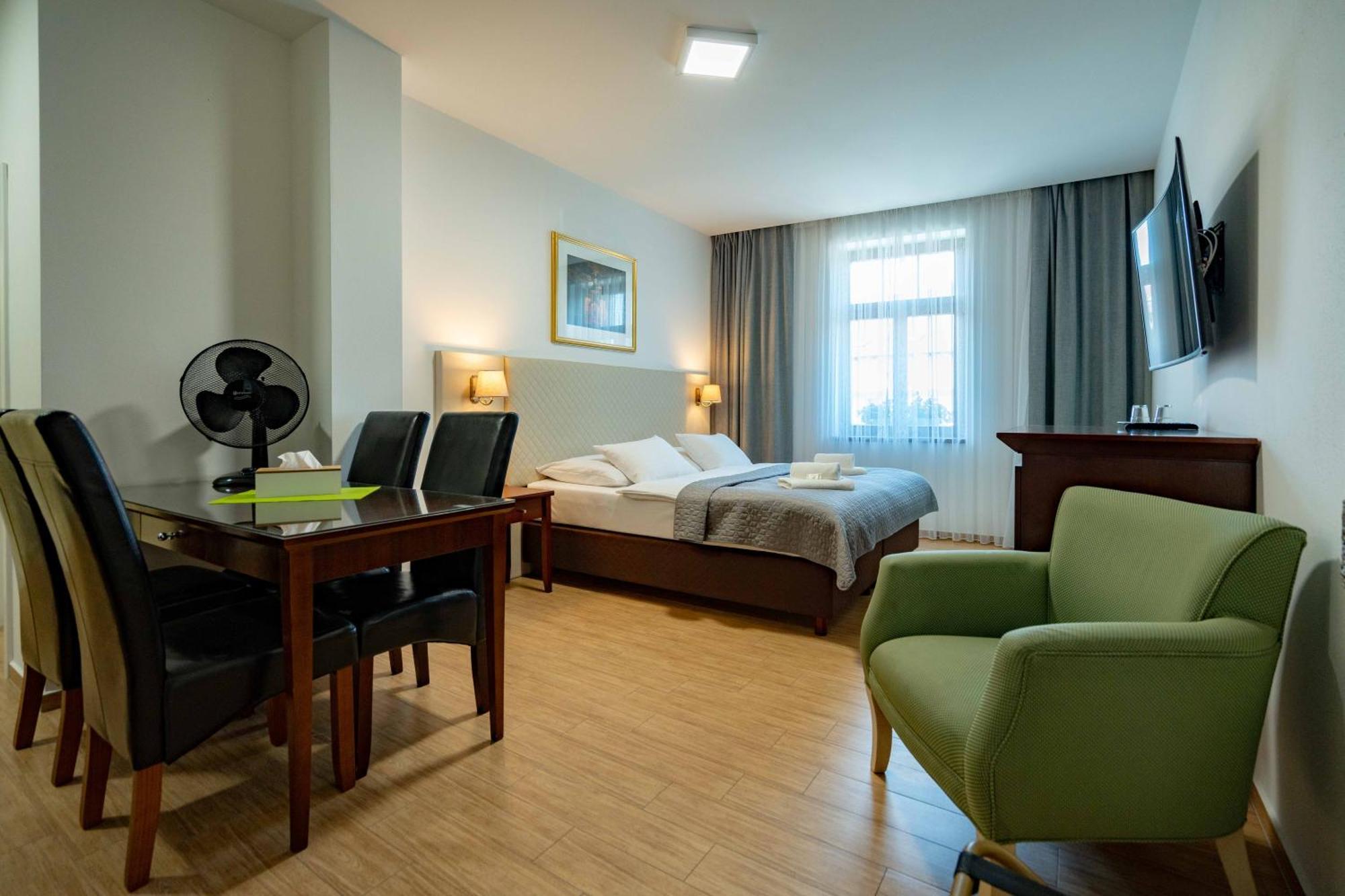 Hotel Volf Přeštice Kültér fotó